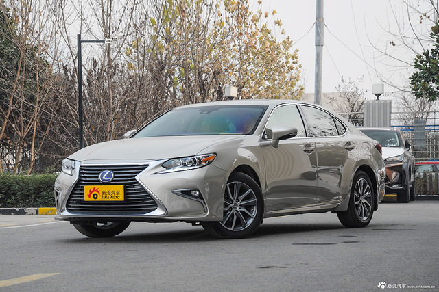 2015款雷克萨斯ES 2.5L自动300h舒适型 亮褐色