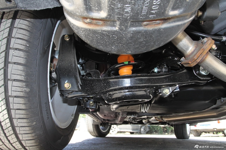 2015款奔腾X80 2.0L自动舒适型