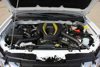 2015款五十铃D-MAX 2.5T自动四驱超豪华款到店实拍