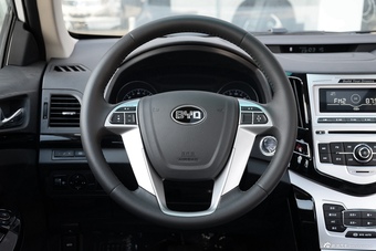 2016款比亚迪e5豪华型