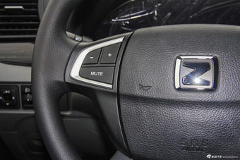 2016款众泰Z300 1.5L手动豪华型