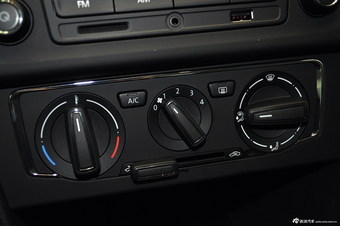 2013款新桑塔纳1.6L自动舒适型吉祥黑