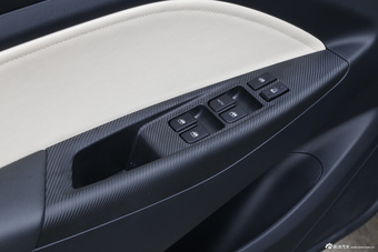 2015款悦翔V7 1.6L自动乐趣型