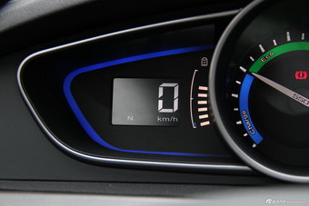 2014款荣威550 Plug-in插电式混动豪华版