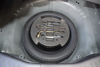 2016款奔腾B90 1.8T自动尊贵型十周年纪念版