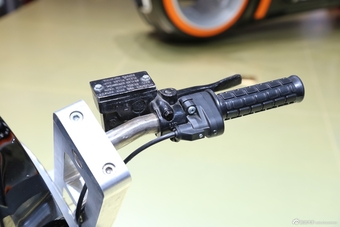 2014款极光电动摩托车