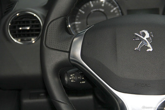 2015款标致3008 1.6自动THP罗兰·加洛斯版