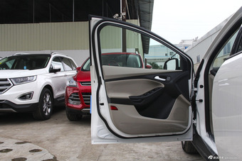 2015款福克斯三厢1.6L自动舒适型