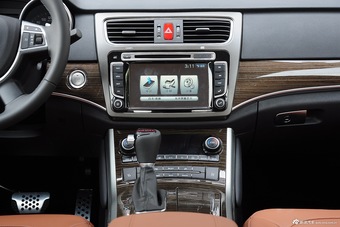 2015款哈弗H8 2.0T两驱豪华型