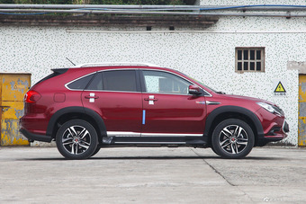 2015款比亚迪唐2.0T自动四驱旗舰型