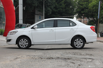 2015款奇瑞E3 1.5L手动风尚型