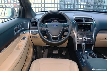 2016款探险者2.3T自动精英版