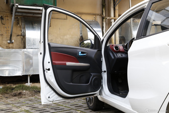 2015款奔奔1.4L手动尊贵型国5