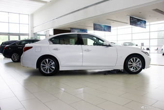 2014款英菲尼迪Q50 3.7自动豪华型到店实拍