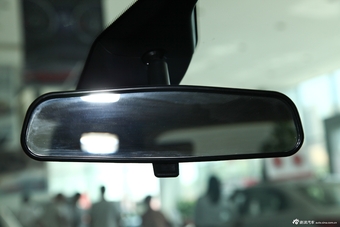 2012款北京汽车E系列1.3L乐尚手动版两厢