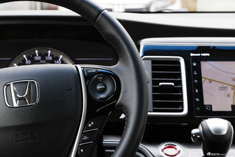 2016款艾力绅2.4L自动豪华版