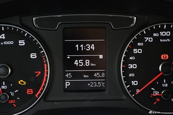 2016款奥迪Q3 2.0T自动quattro全时四驱35TFSI风尚型