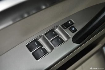 2012款奥轩G5 2.4L手动精英版两驱