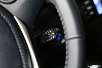 2016款卡罗拉双擎1.8L自动旗舰版