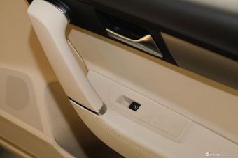 2013款迈腾1.8TSI领先型