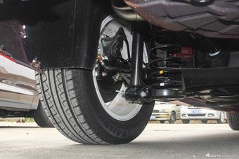 2016款众泰Z500 1.5T手动精英型