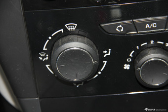 2013款世嘉三厢1.6L手动品尚型CNG