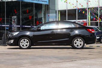 2015款海马福美来1.6L自动品尚型