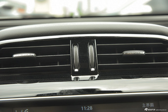 2015款捷豹XE R-SPORT 2.0T自动i4 Ti (200PS)