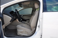 2015款福克斯三厢1.6L自动风尚型