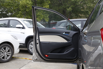 2015款悦翔V7 1.6L自动乐趣型