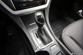 2016款吉利帝豪1.3T自动RS两厢向上版