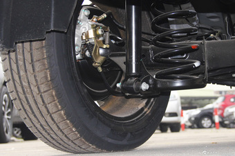 2016款众泰Z300 1.5L手动豪华型