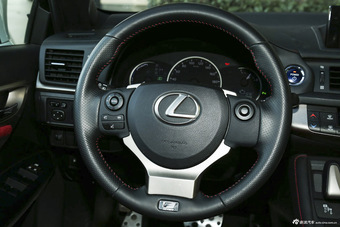 2014款雷克萨斯CT 1.8L自动200h F-Sport单色