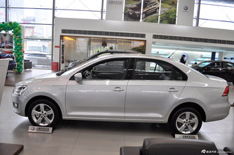 2013款桑塔纳1.6L自动舒适版吉祥银