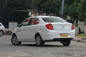 2015款奇瑞E3 1.5L手动风尚型