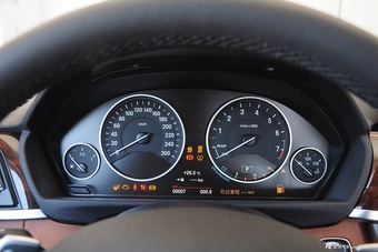 2015款宝马3系328LI豪华设计套装