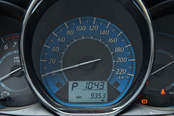 2015款YARiS L致炫1.5G自动炫动天窗特别版