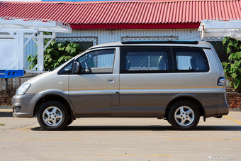 2015款菱智M3 1.6L 7座豪华型