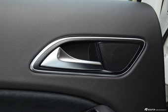 2016款奔驰A级 A200 1.6T自动时尚型