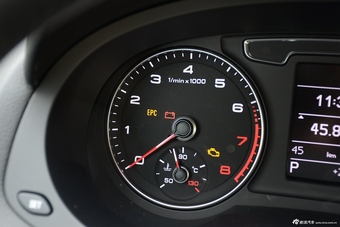 2016款奥迪Q3 2.0T自动quattro全时四驱35TFSI风尚型