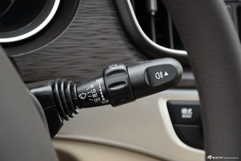 2016款宝骏730 1.5L手动标准版5座