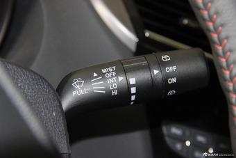 2015款海马S5 1.5T手动豪华型运动版