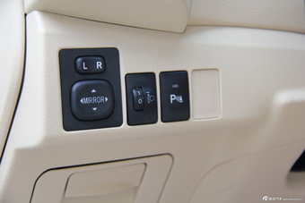 2014款卡罗拉1.6L手动GL-i真皮版