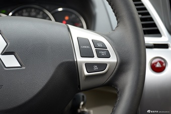 2015款帕杰罗·劲畅3.0L自动四驱旗舰版