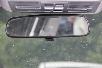 2015款海马M3 1.5L手动精英天窗版