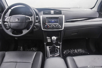 2016款众泰Z300 1.5L手动豪华型