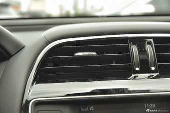 2015款捷豹XE R-SPORT 2.0T自动i4 Ti (200PS)