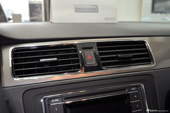 2013款新桑塔纳1.6L自动舒适型吉祥黑