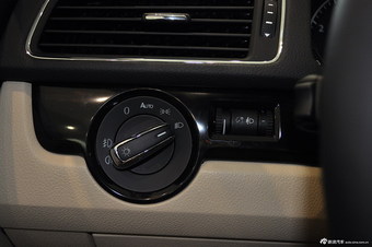 2014款 新帕萨特 1.8TSI DSG 尊荣版