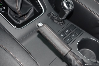 2016款北京BJ40L 2.3T自动四驱尊享版